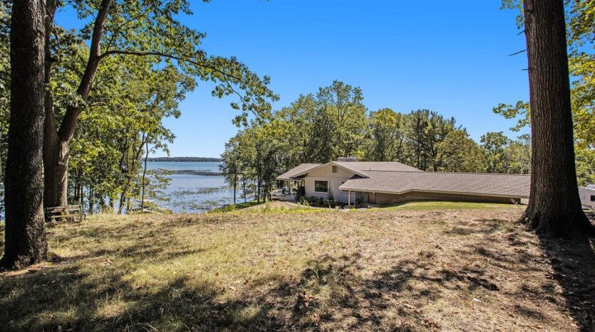 Gull Lake home just minutes from yacht club