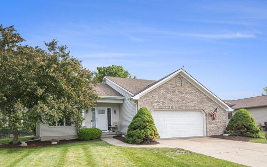 spacious Grand Ledge home for sale