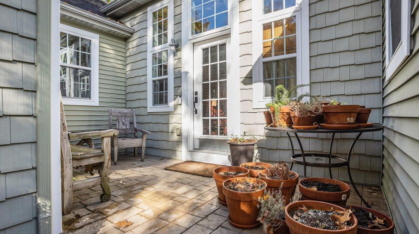 condo walking distance to Gull Lake