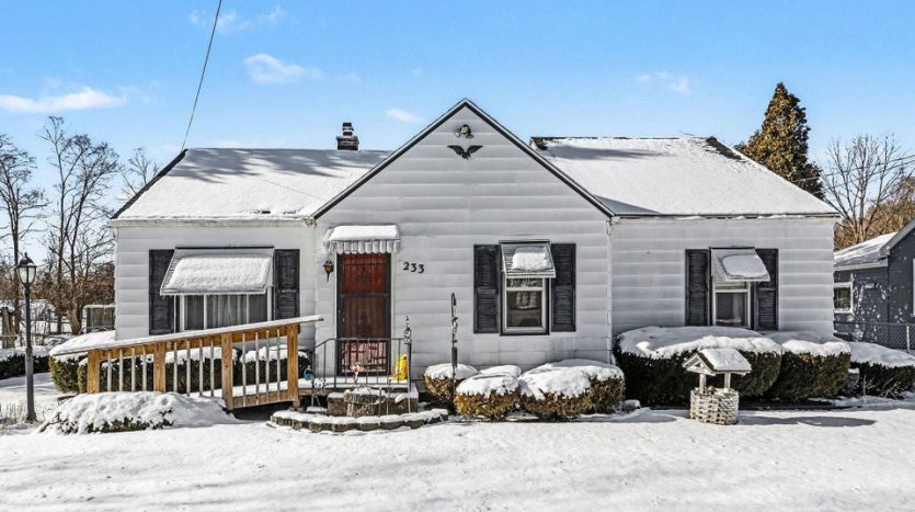 2 bedroom home in friendly Battle Creek neighborhood